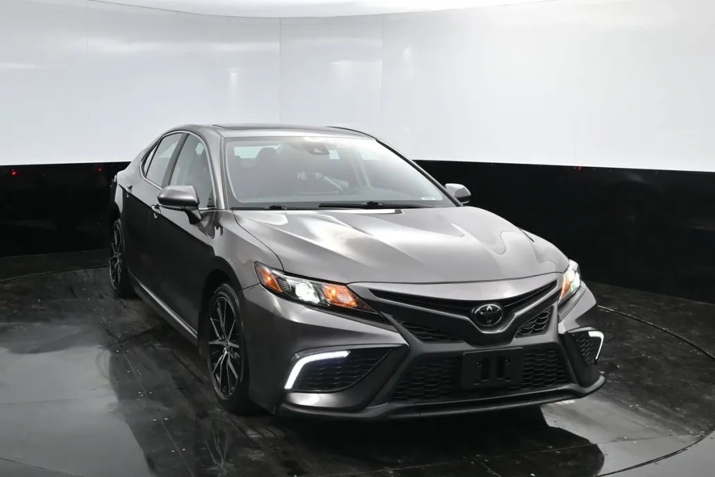2023 Toyota Camry SE photo 1