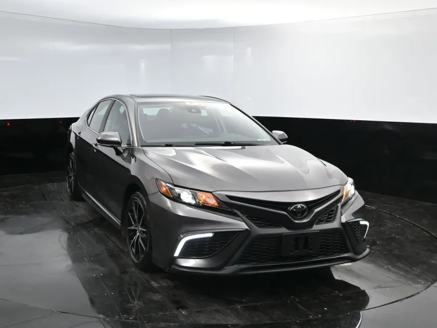 2023 Toyota Camry SE photo 1