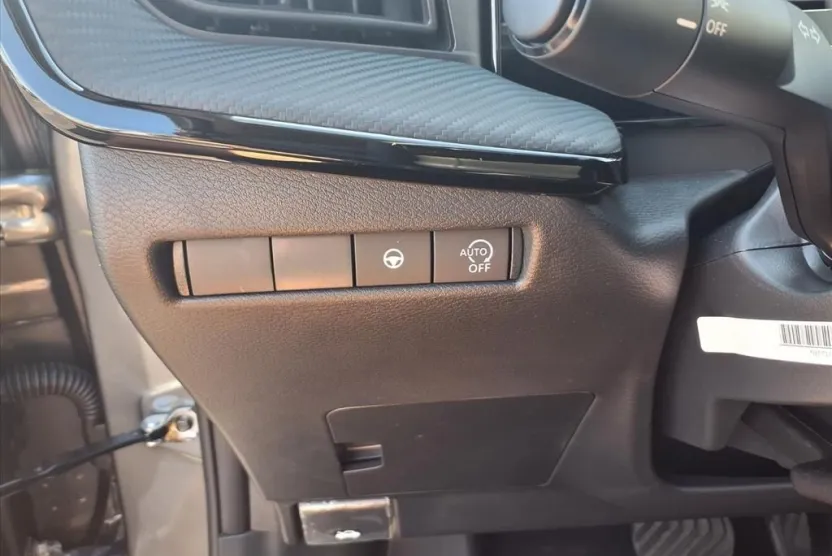 2026 Nissan Kicks SR photo 1