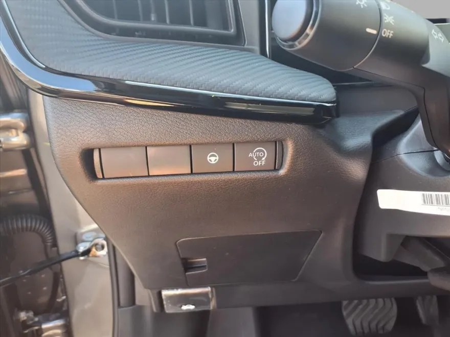 2026 Nissan Kicks SR photo 1