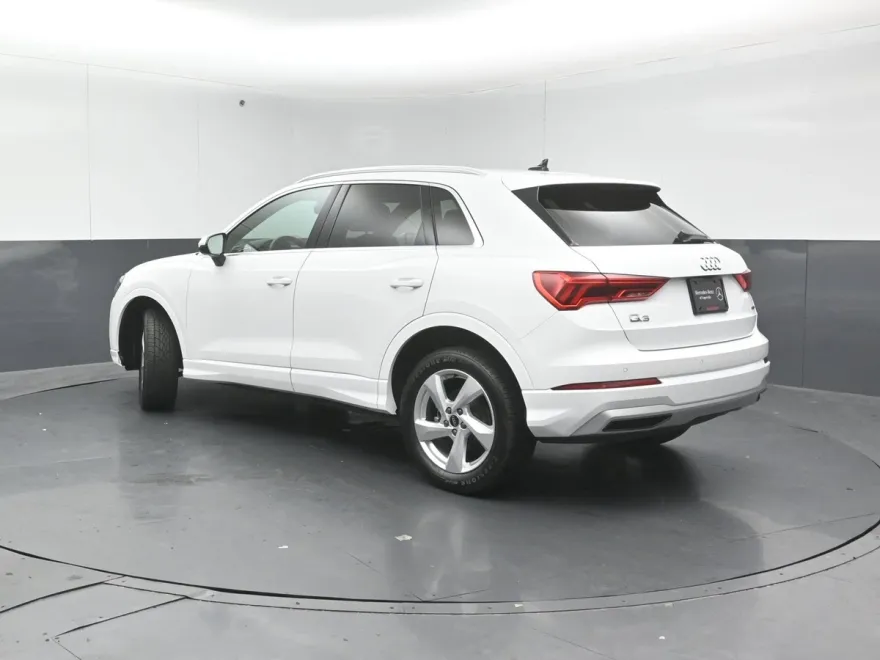 2022 Audi Q3 40 TFSI Premium photo 1