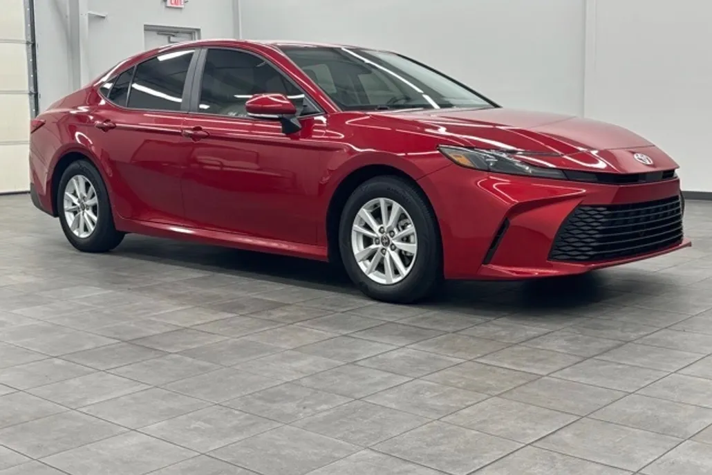 2025 Toyota Camry LE photo 1