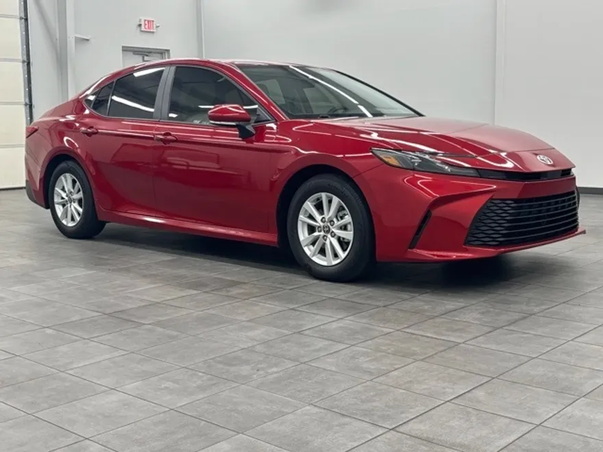 2025 Toyota Camry LE photo 1