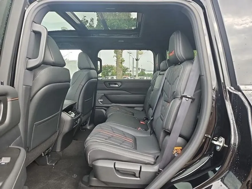 2025 Nissan Armada photo 1