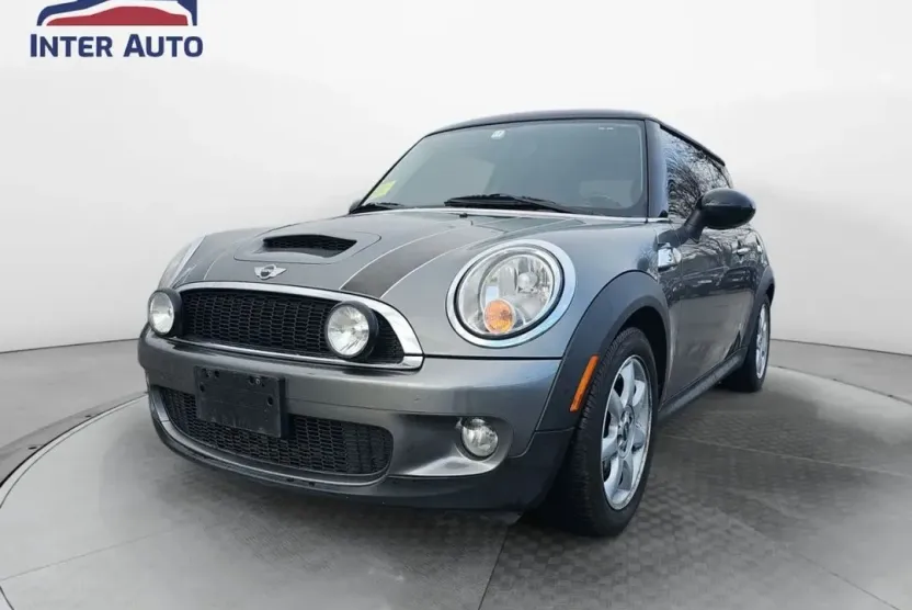 2010 Mini Cooper Hardtop S photo 1