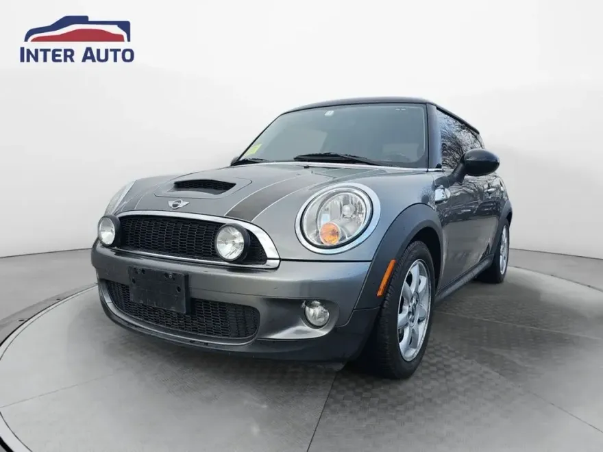 2010 Mini Cooper Hardtop S photo 1