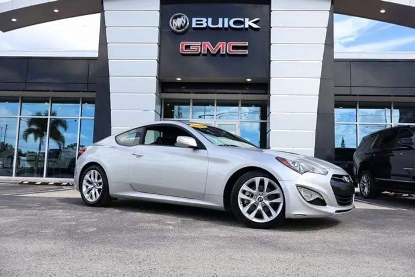 2013 Hyundai Genesis 3.8 photo 1