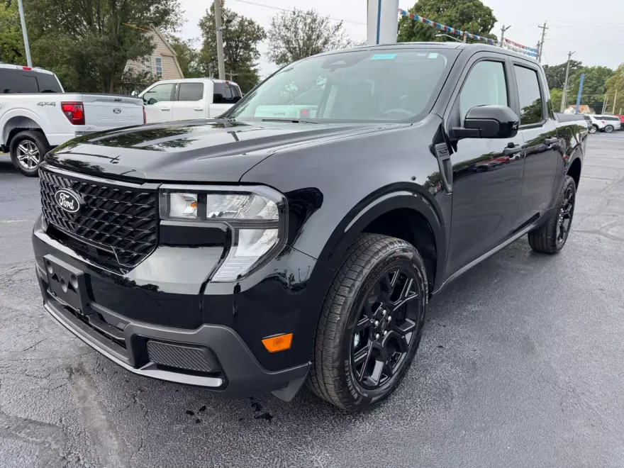 2025 Ford Maverick XLT photo 1