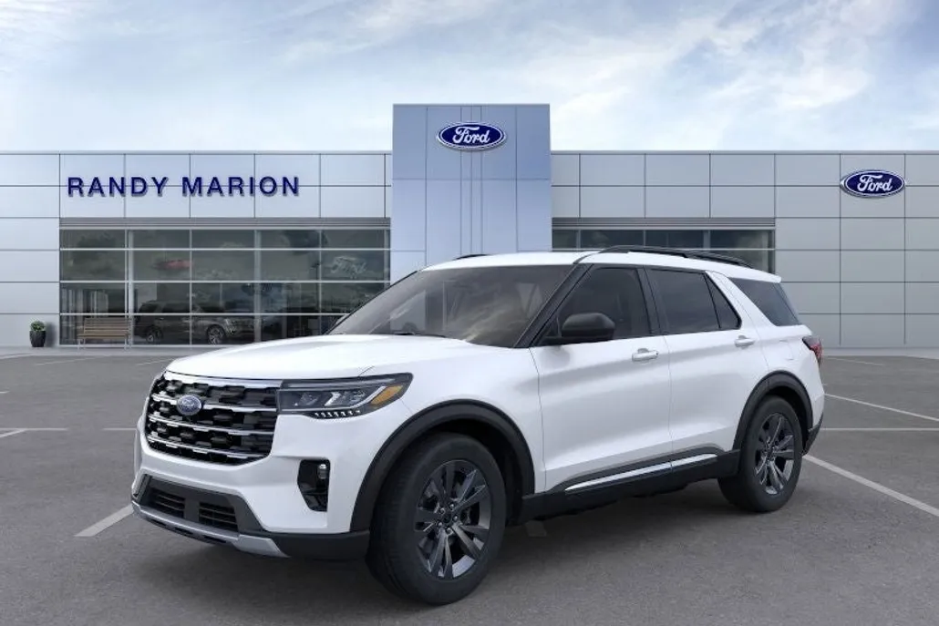 2025 Ford Explorer photo 1