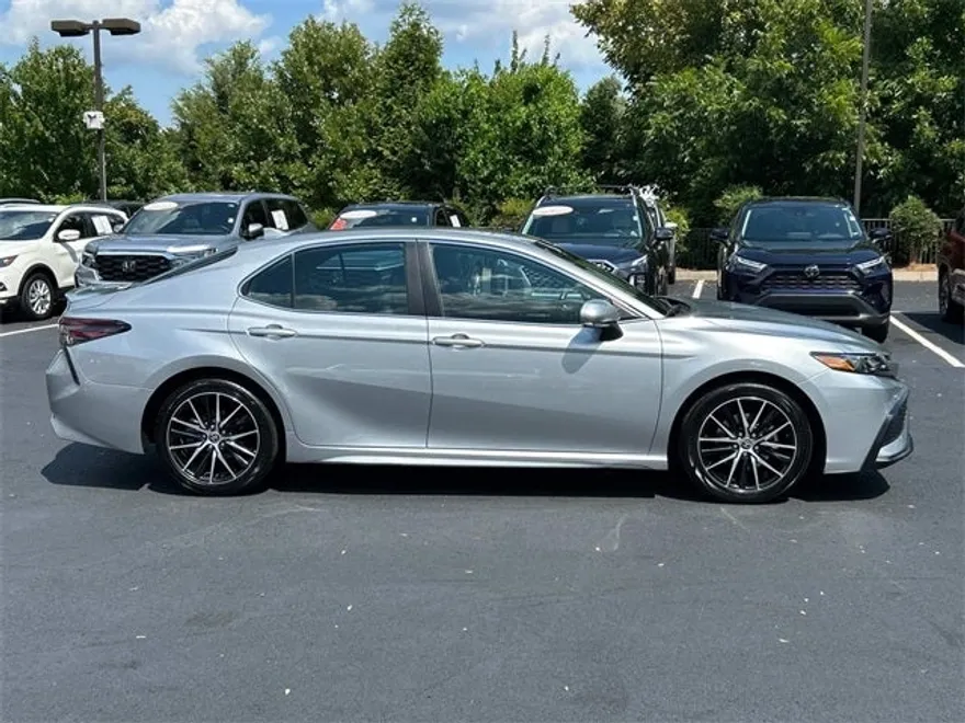 2023 Toyota Camry SE photo 1
