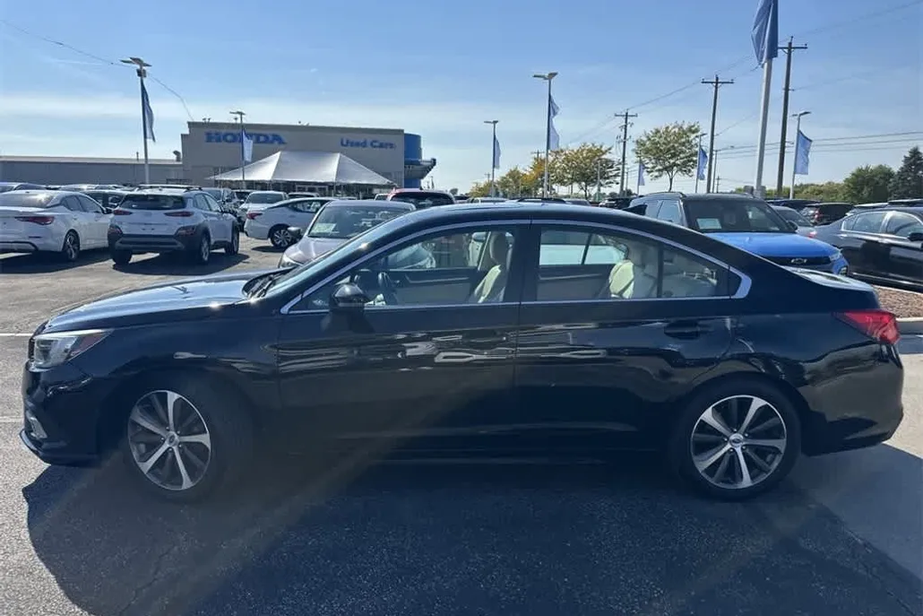 2018 Subaru Legacy 3.6R Limited photo 1