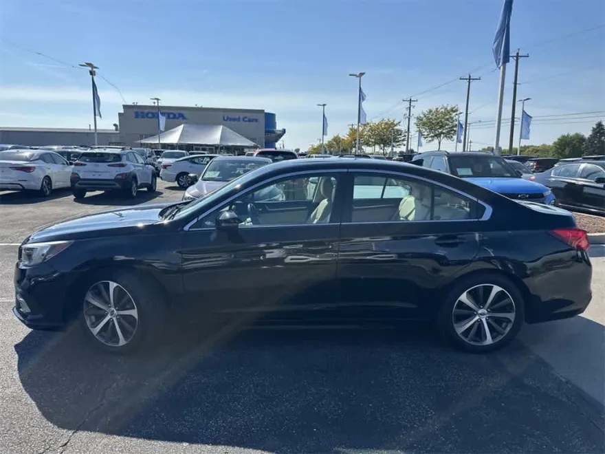 2018 Subaru Legacy 3.6R Limited photo 1