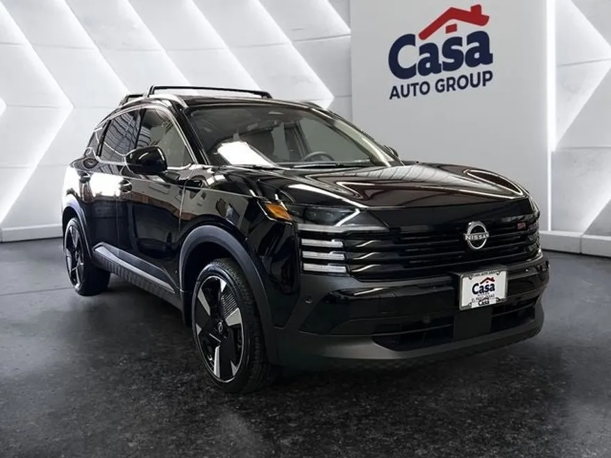 2025 Nissan Kicks SR photo 1