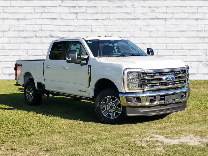 2025 Ford F-250 Lariat photo 1