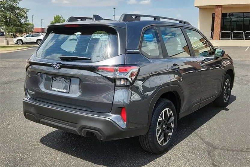 2025 Subaru Forester Base photo 1