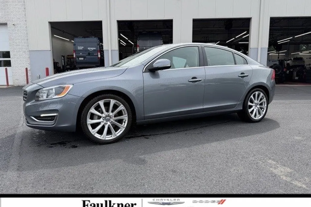 2017 Volvo S60 T5 AWD Inscription Platinum photo 1