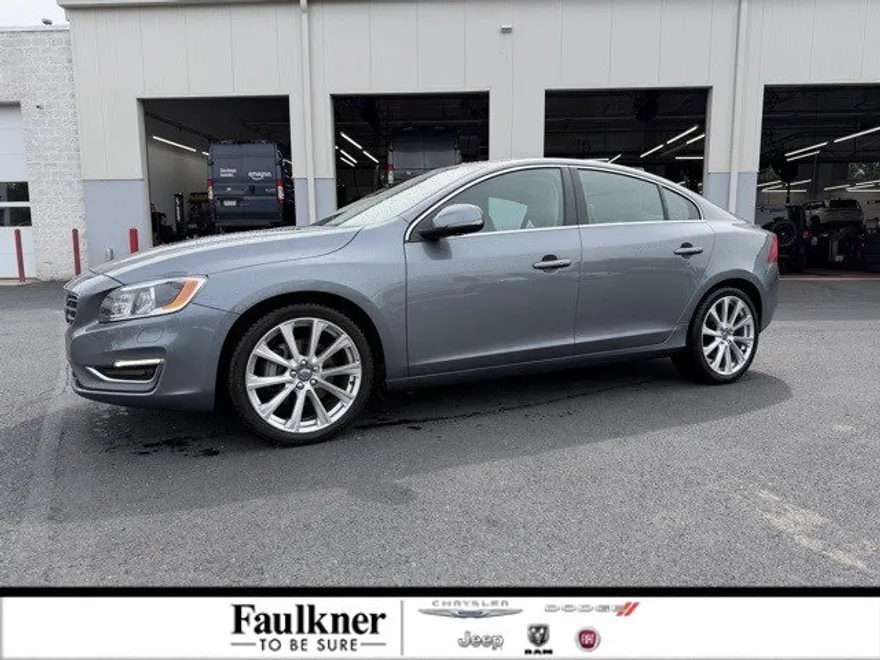 2017 Volvo S60 T5 AWD Inscription Platinum photo 1