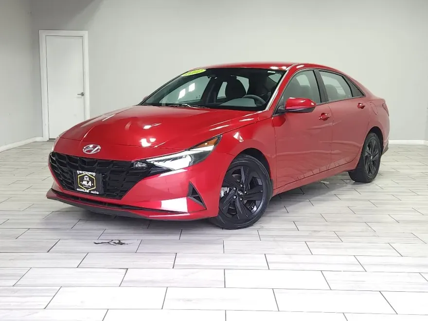 2022 Hyundai Elantra SEL photo 1