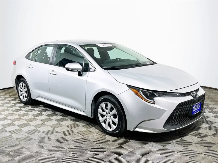 2022 Toyota Corolla LE photo 1