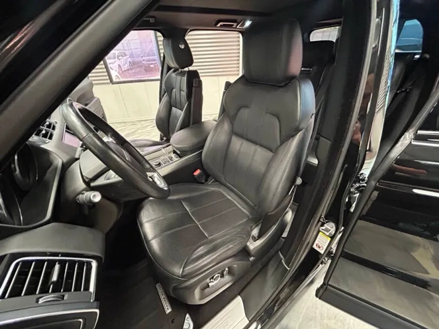 2016 Land Rover Range Rover Sport HSE photo 1