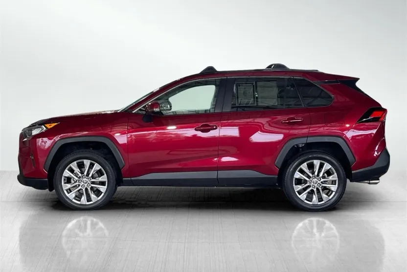 2021 Toyota RAV4 XLE Premium photo 1