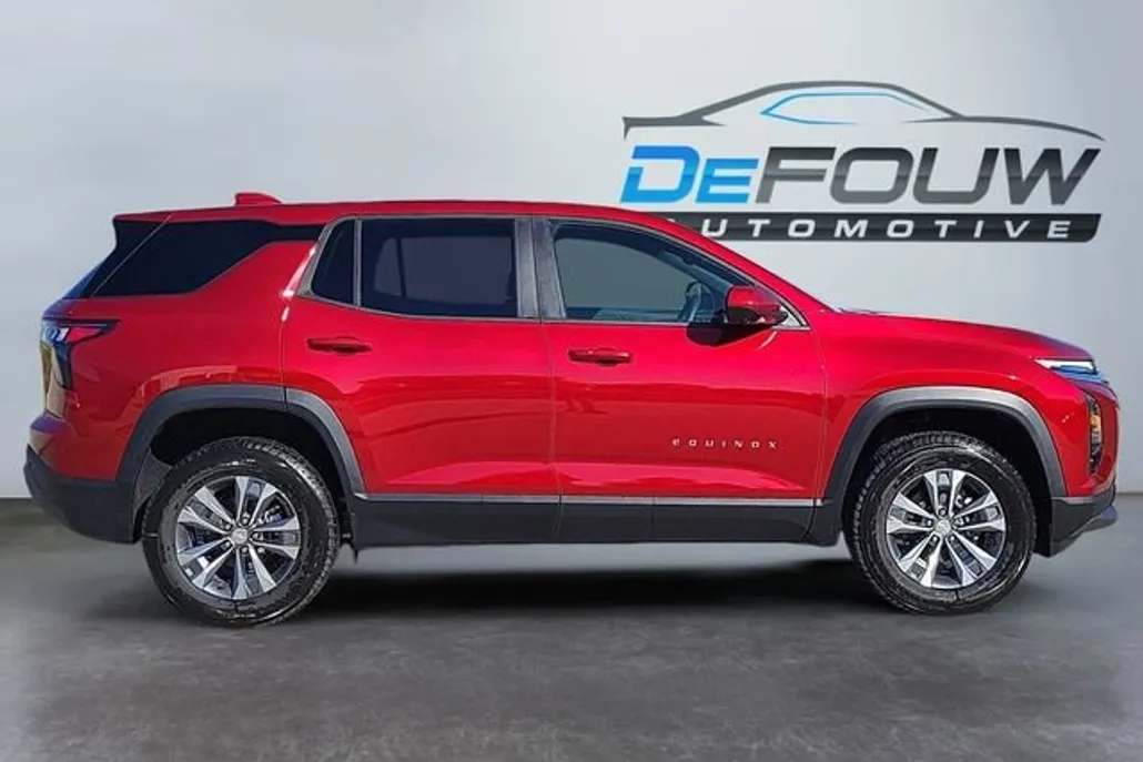 2026 Chevrolet Equinox LT photo 1