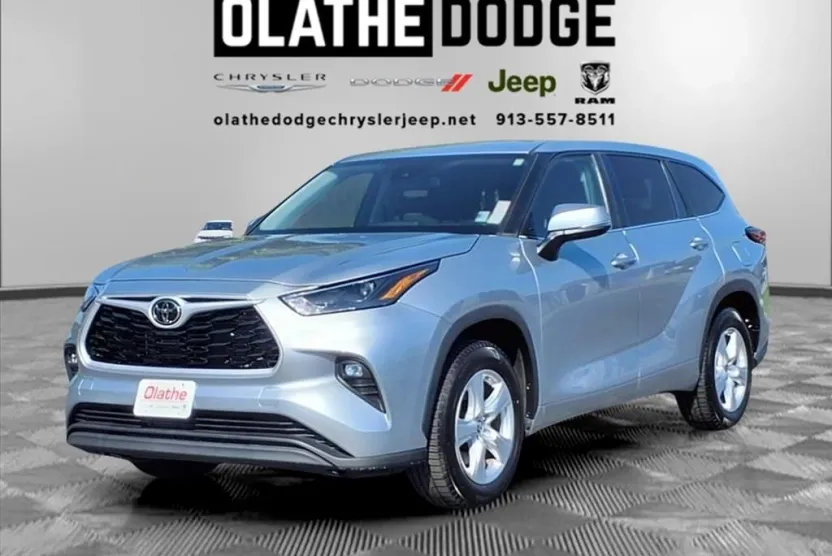 2023 Toyota Highlander L photo 1