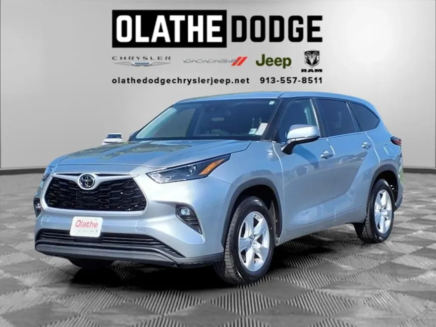 2023 Toyota Highlander L photo 1