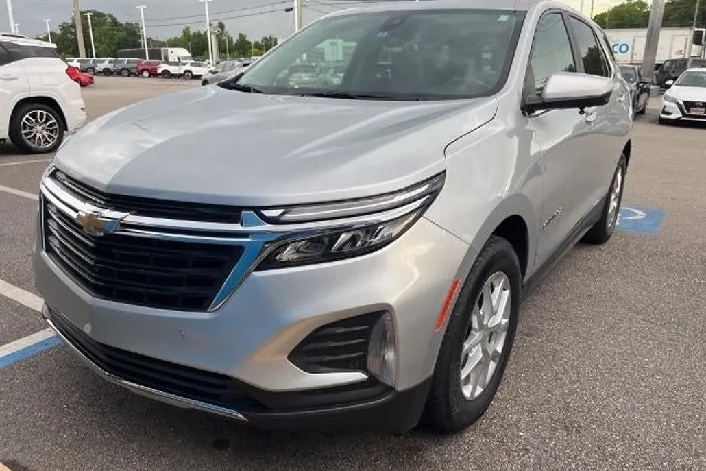 2022 Chevrolet Equinox LT photo 1