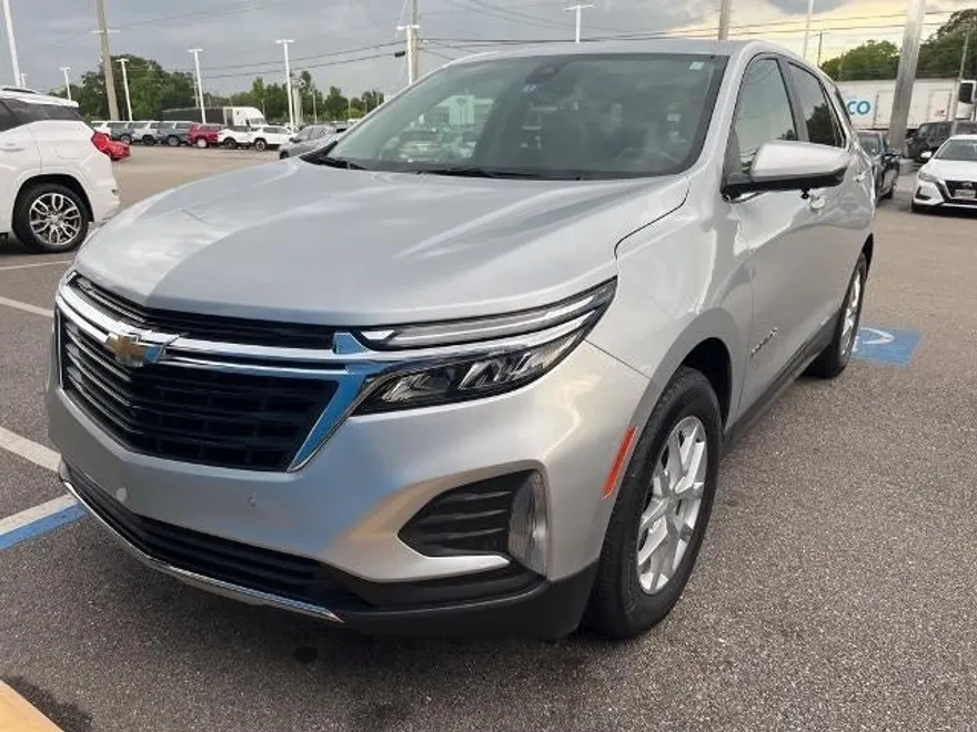 2022 Chevrolet Equinox LT photo 1