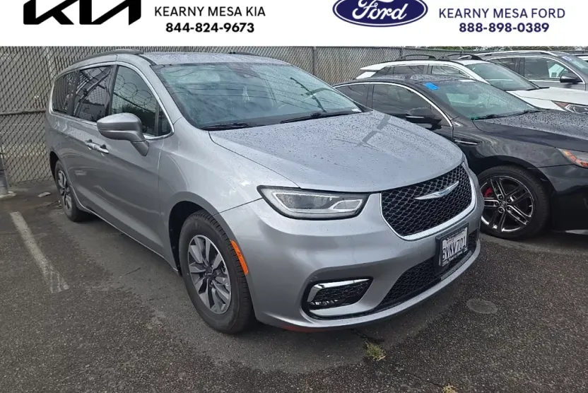 2021 Chrysler Pacifica Hybrid Touring photo 1