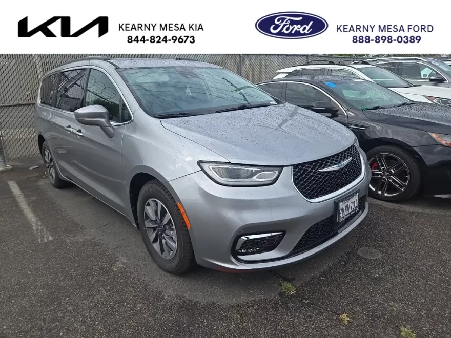 2021 Chrysler Pacifica Hybrid Touring photo 1