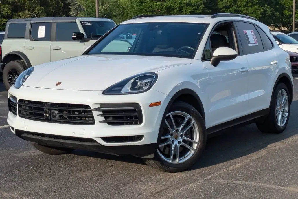 2023 Porsche Cayenne Platinum Edition photo 1
