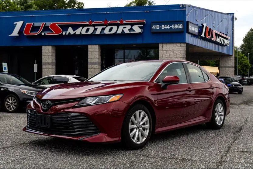2020 Toyota Camry LE photo 1