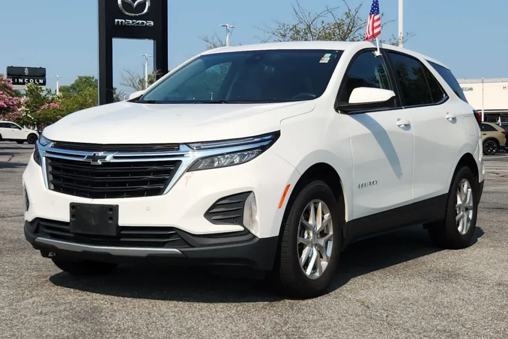 2022 Chevrolet Equinox LT photo 1