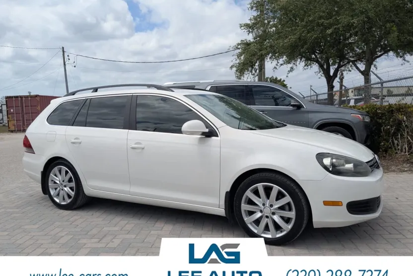 2010 Volkswagen Jetta SportWagen TDI photo 1