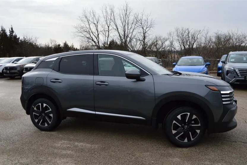2025 Nissan Kicks SV photo 1