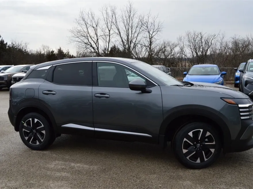 2025 Nissan Kicks SV photo 1