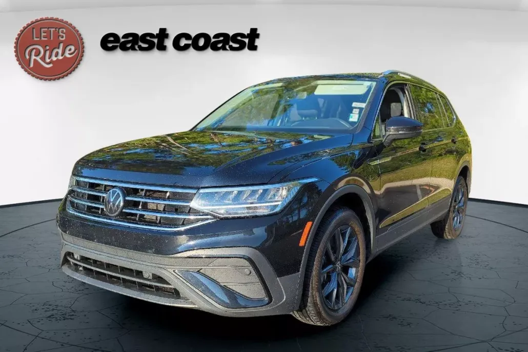 2022 Volkswagen Tiguan SE photo 1