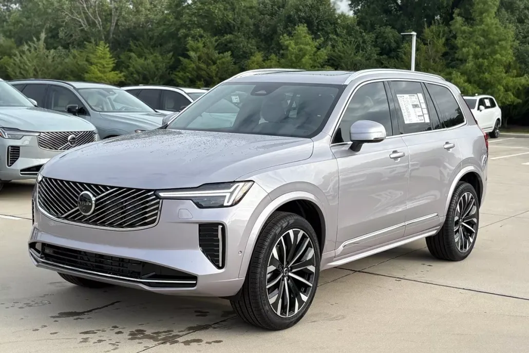 2026 Volvo XC90 Plus photo 1