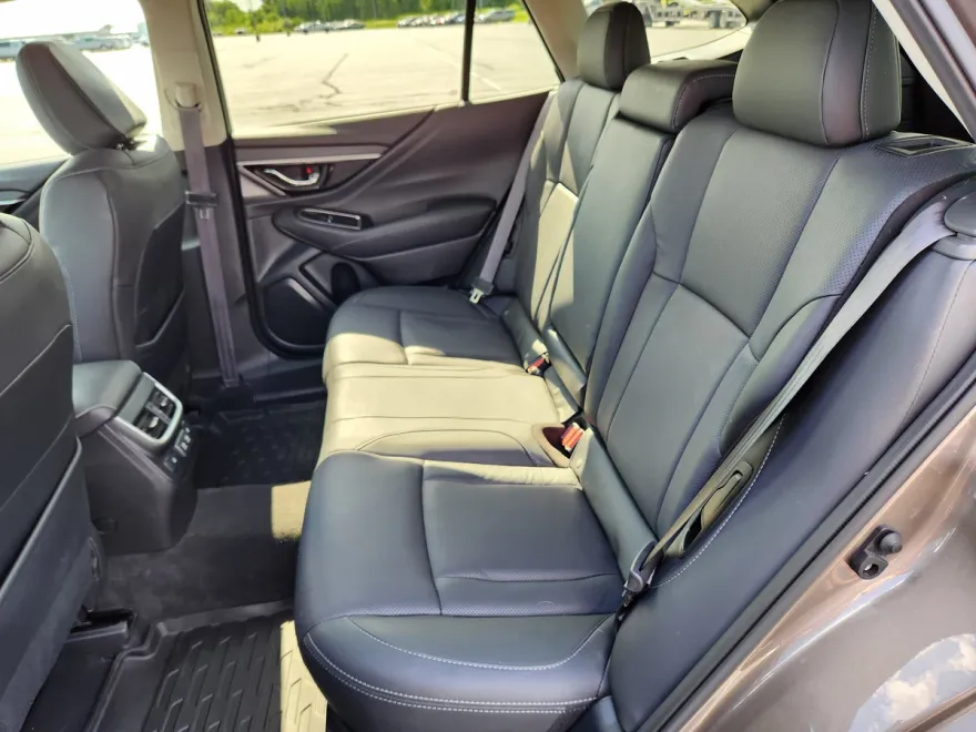 2022 Subaru Outback Limited photo 1