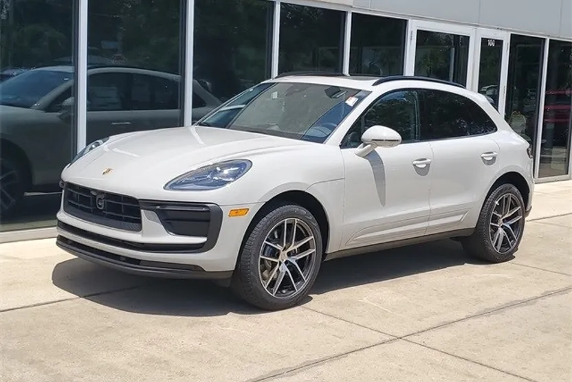 2025 Porsche Macan T photo 1