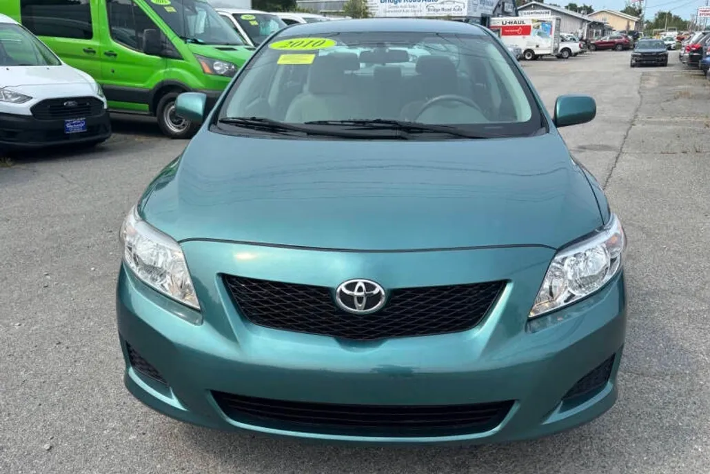 2010 Toyota Corolla LE photo 1