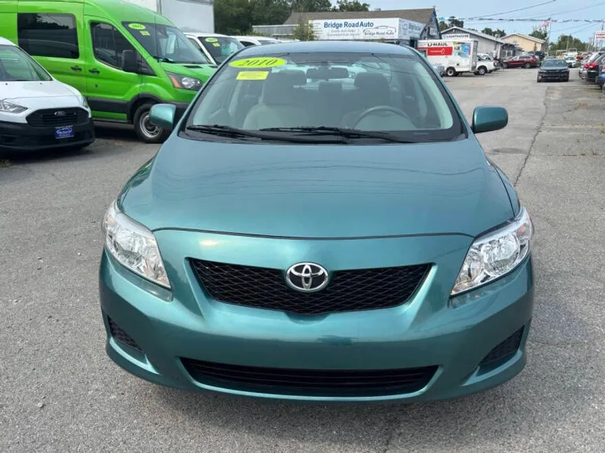 2010 Toyota Corolla LE photo 1