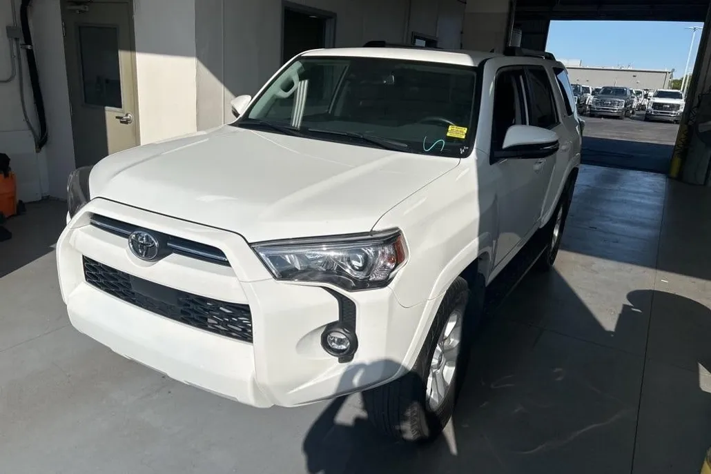 2024 Toyota 4Runner SR5 Premium photo 1