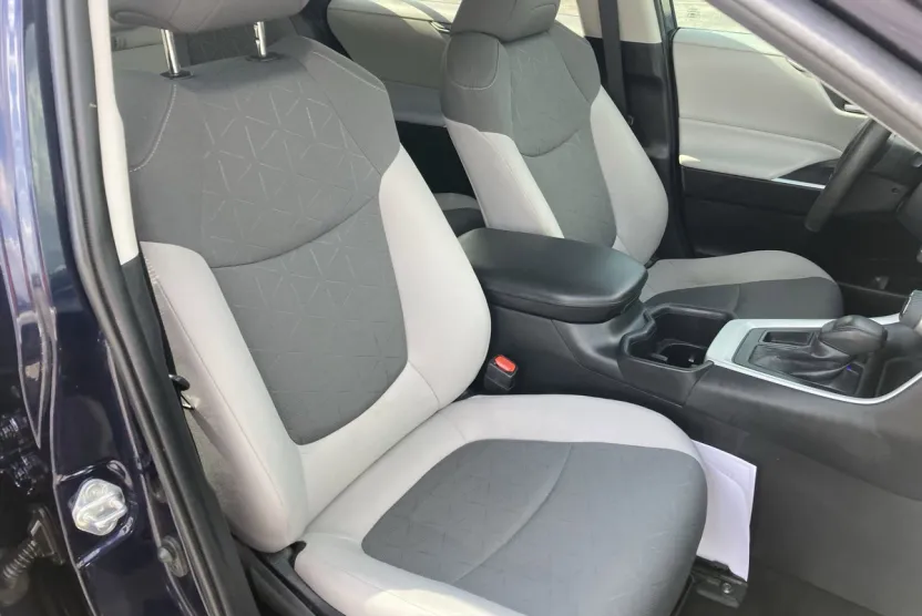 2022 Toyota RAV4 XLE photo 1