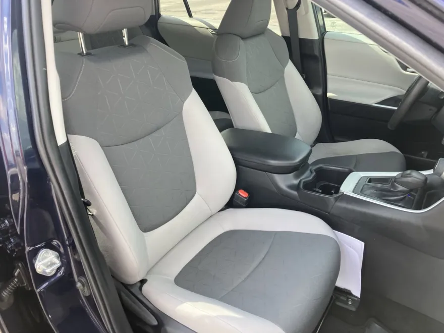 2022 Toyota RAV4 XLE photo 1