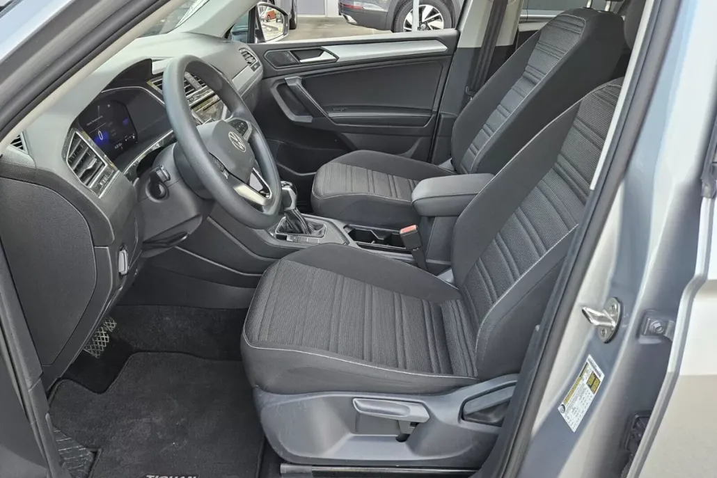 2023 Volkswagen Tiguan S photo 1