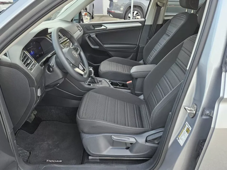 2023 Volkswagen Tiguan S photo 1