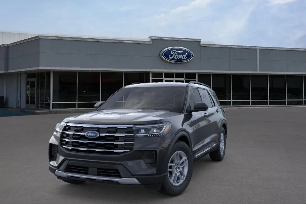 2025 Ford Explorer photo 1